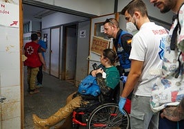 Sanitarios habilitan un instituto como un centro sanitario en Sedavi.
