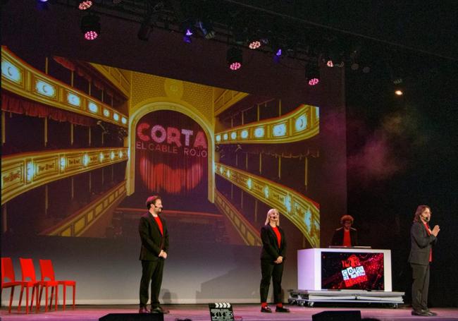 'Corta el cable rojo'.