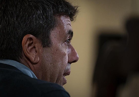 El presidente de la Generalitat, Carlos Mazón, en el último pleno extraordinario del Consell este martes.