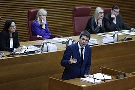 Mazón durante su intervención en Les Corts.