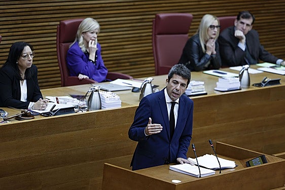 Mazón durante su intervención en Les Corts.