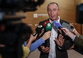 El síndic de Compromís, Joan Baldoví, ofrece una rueda de prensa en Les Corts.
