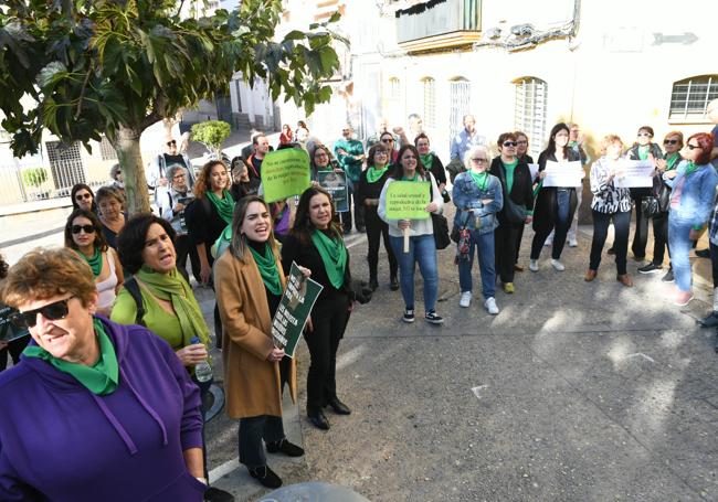 Protesta contra la Oficina de Maternidad de Alicante.