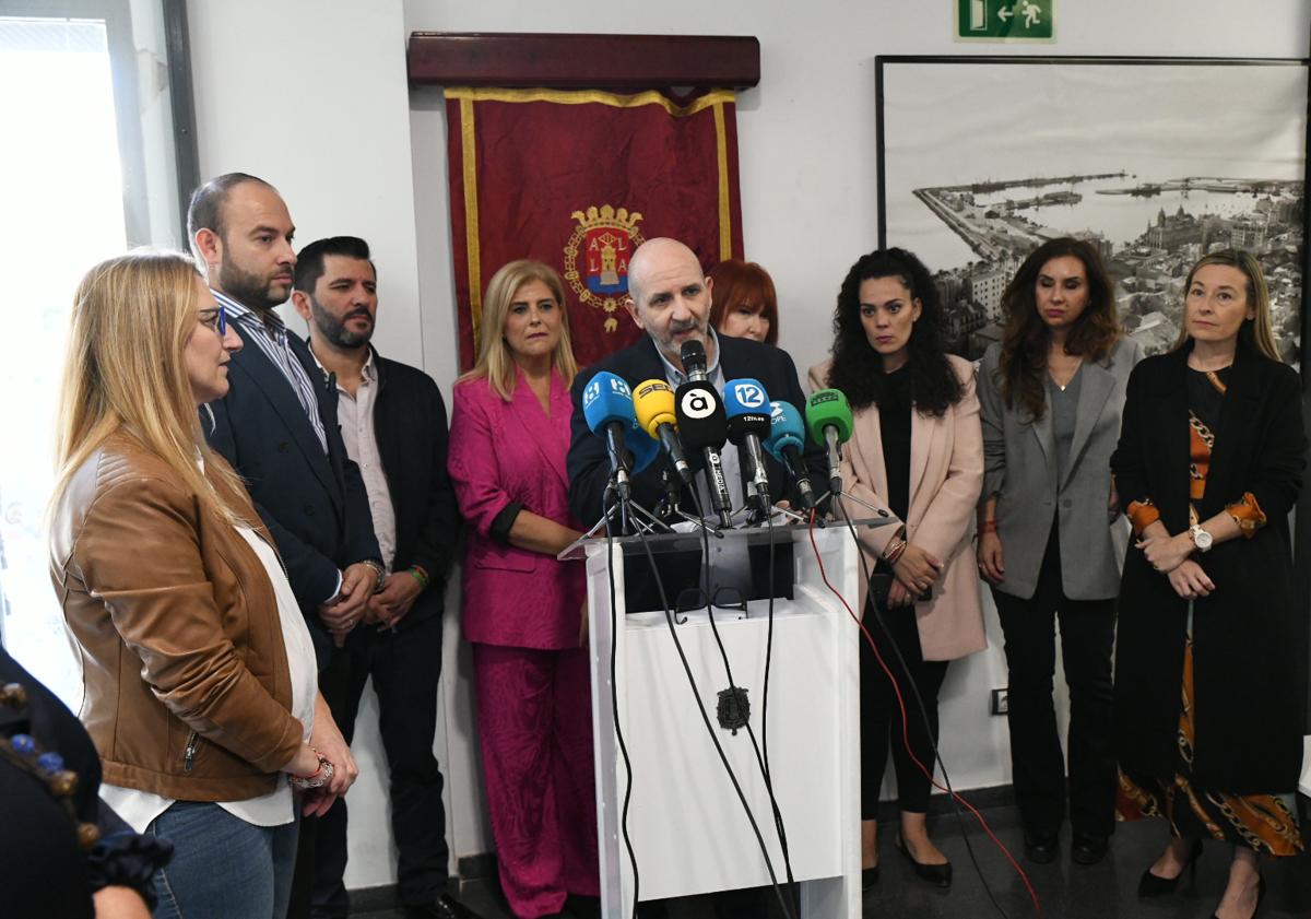Imagen principal - Inauguración de la Oficina de la Maternidad de Alicante y protesta.