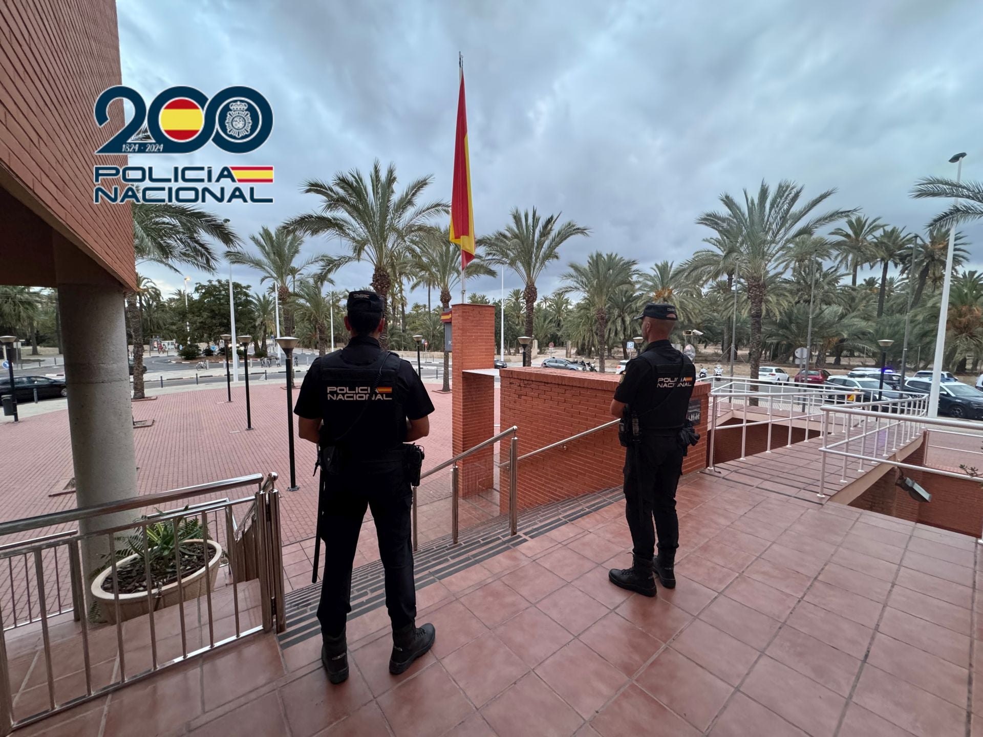 Un policía nacional fuera de servicio salva la vida a una mujer que sufrió una parada cardiaca en Elche