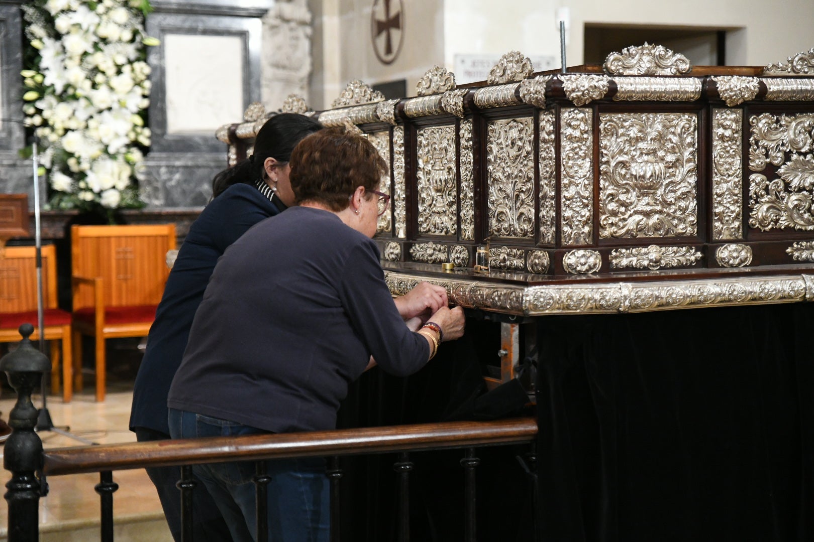 Últimos detalles para coronar a &#039;La Marinera&#039; de Alicante