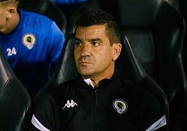 Rubén Torrecilla, minutos antes de comenzar el choque ante el Marbella.