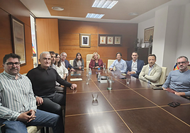 Representantes del Ayuntamiento de Calp y de Vialterra Infraestructuras en la reunión de este martes.