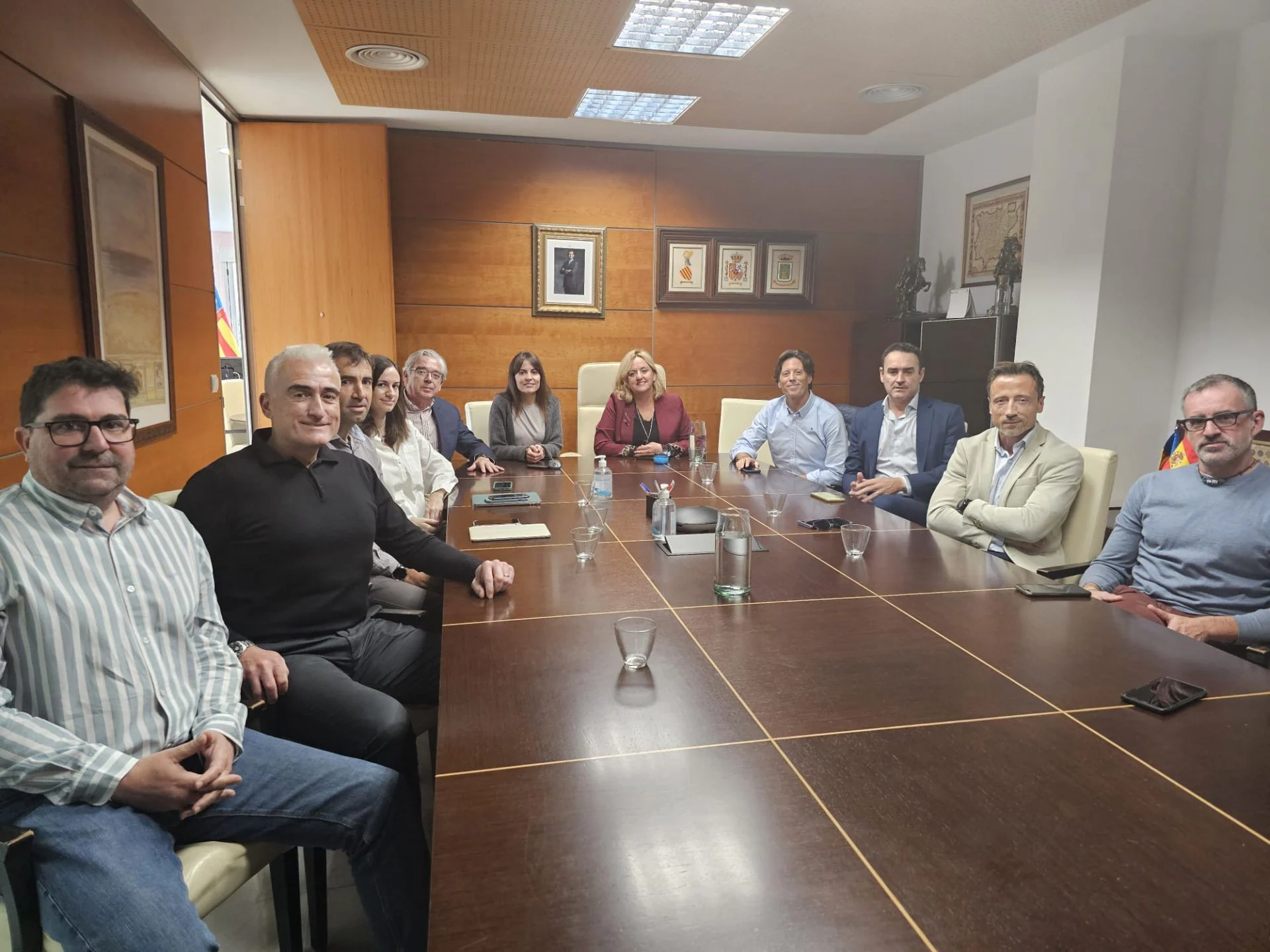 Representantes del Ayuntamiento de Calp y de Vialterra Infraestructuras en la reunión de este martes.