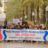 The 'hippies' of the Explanada fear the Public Road Occupation ordinance: it does not include relocation