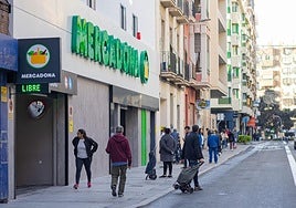 Mercadona reabre la tienda de Reyes Católicos tras meses de reforma.
