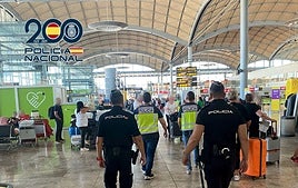 Imagen de archivo de la Policía Nacional en el aeropuerto.