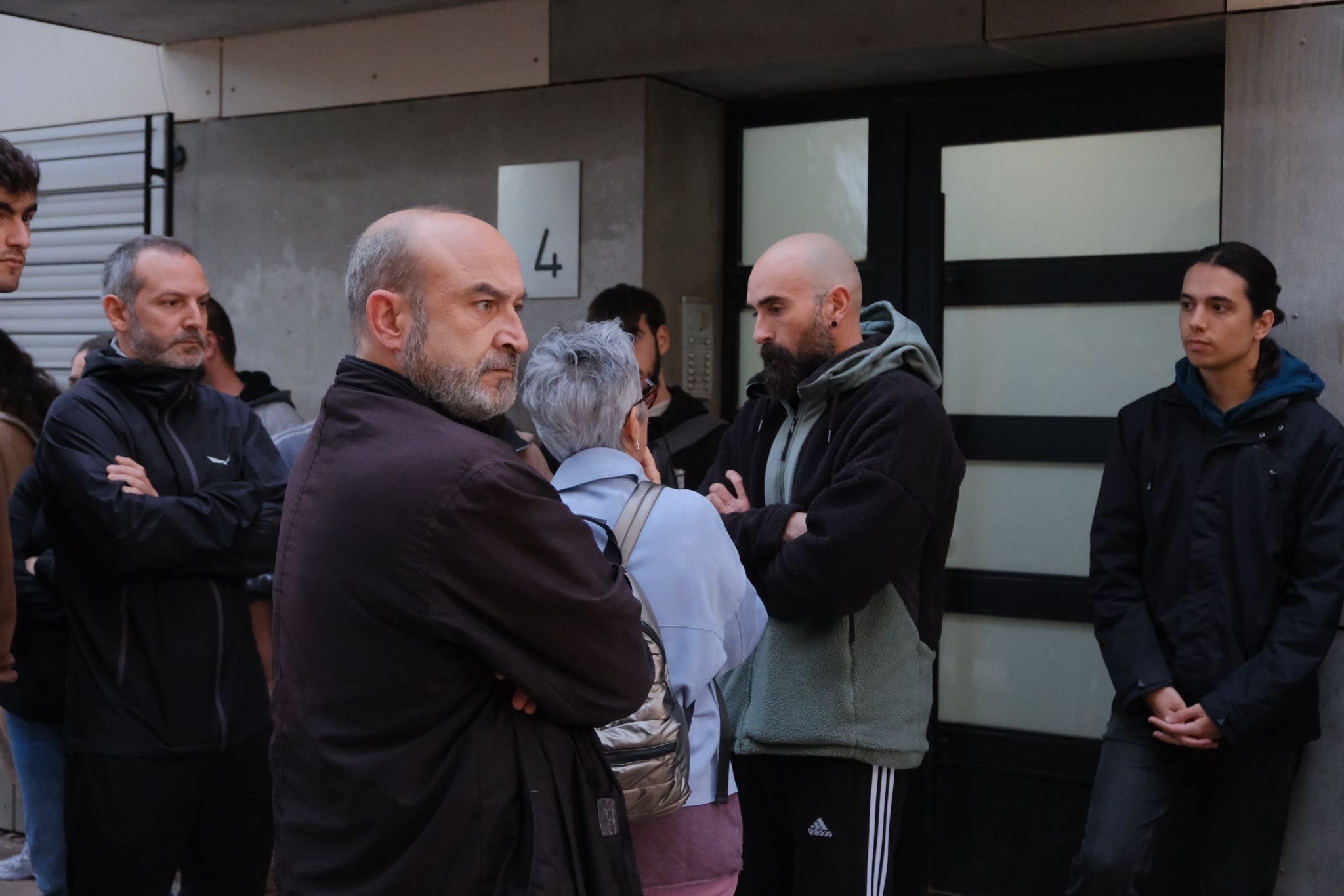 Las imágenes del desalojo frustrado de una familia con dos menores en la Zona Norte de Alicante