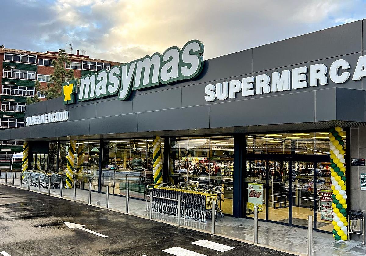 Fachada del supermercado reabierto.