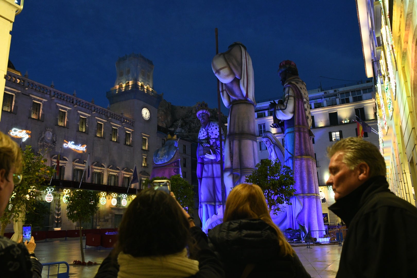 Así ha sido la inauguración del Belén Monumental marcada por el viento