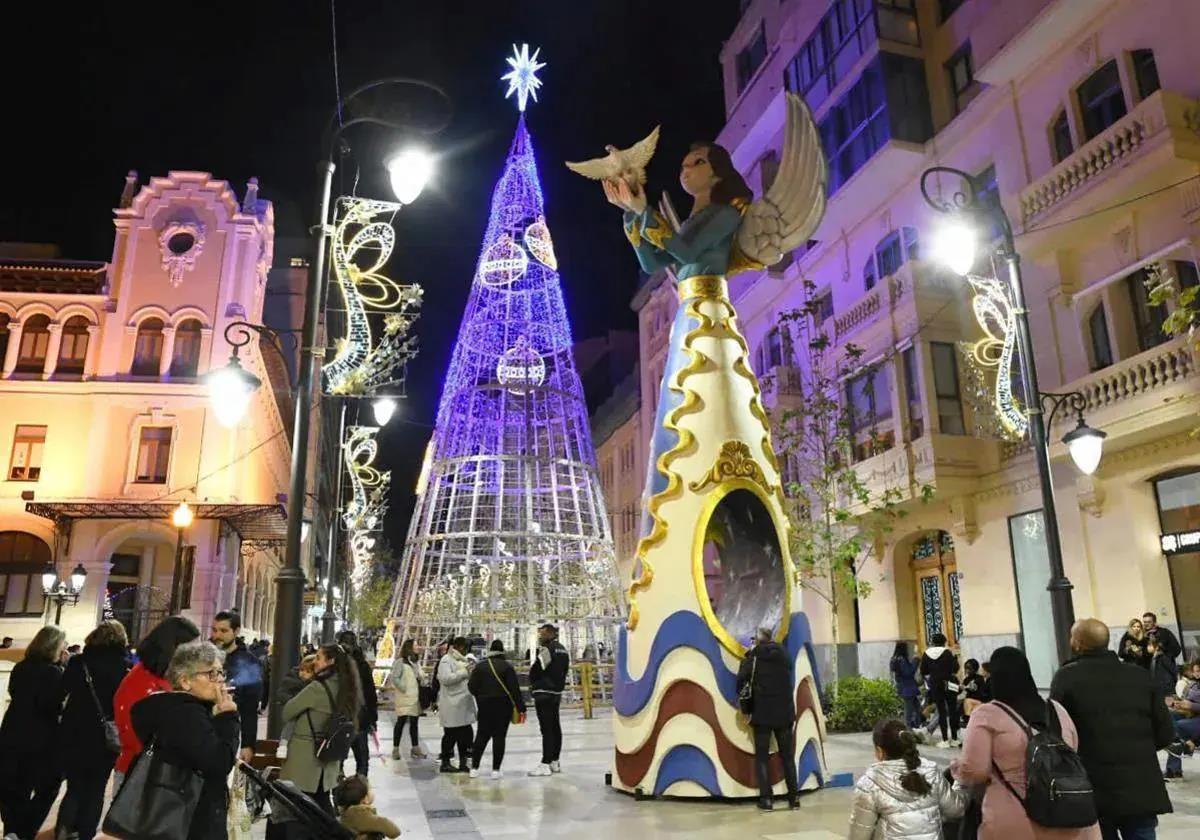 Ángel ubicado en la avenida de la Constitución en las pasadas Navidades.