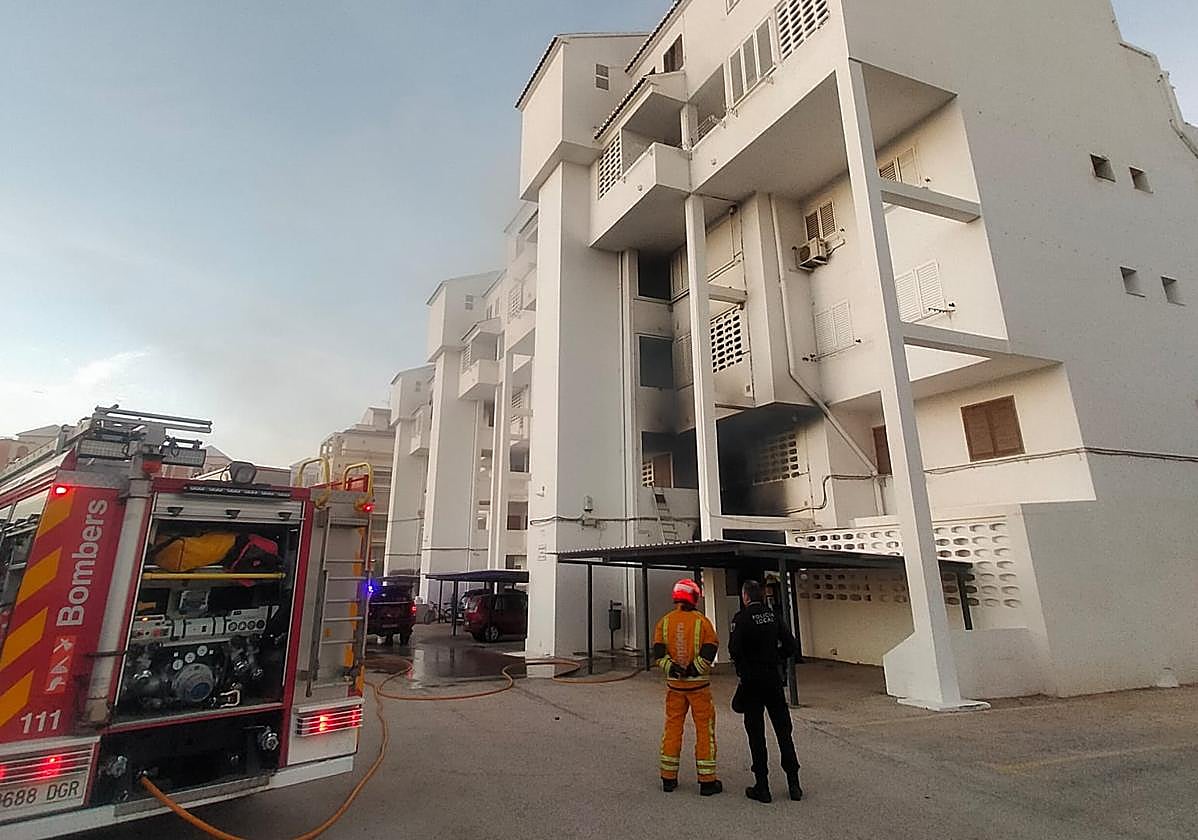 Actuación de los bomberos en la finca.