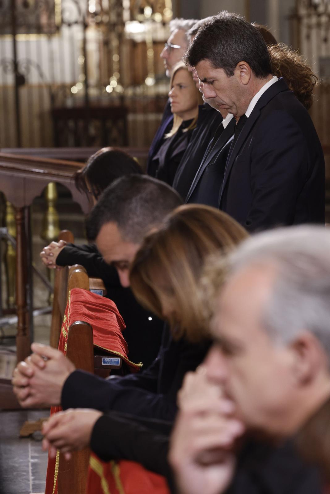El primer funeral por las víctimas de la DANA pide unión mientras aparca el partidismo