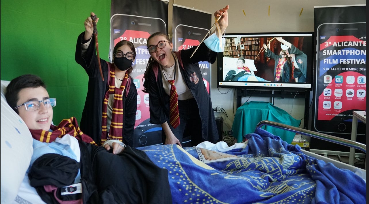 Convierten en plató de cine la unidad de oncología pediátrica del Hospital de Alicante