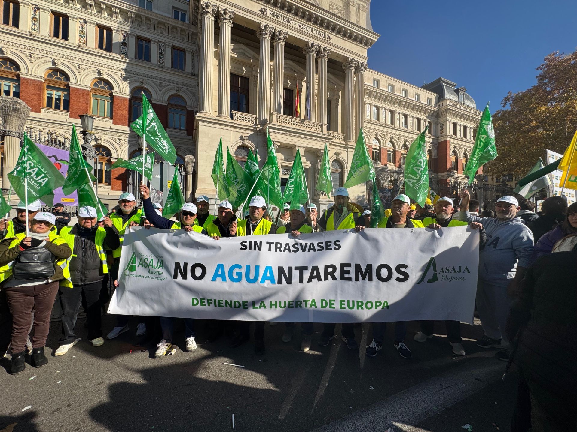 Los agricultores de Alicante se hacen oír en Madrid contra el acuerdo de la UE y Mercosur