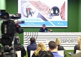 Bernabé Cano durante su rueda de prensa