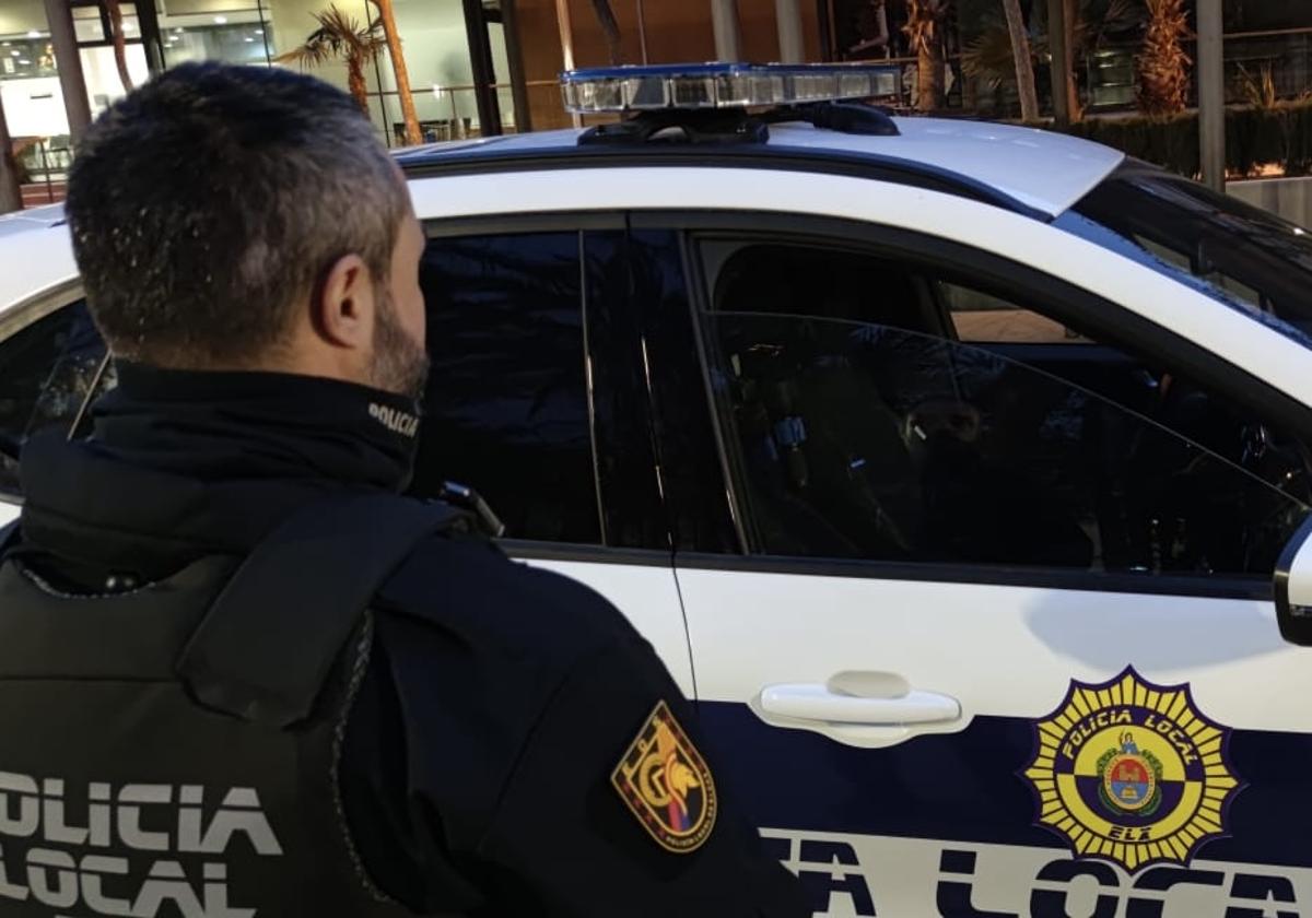 Patrulla de la policía local de Elche.