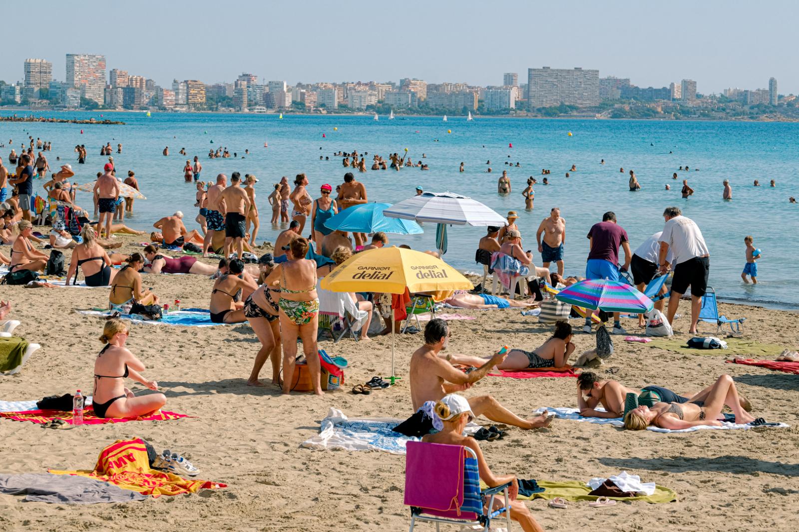 Una playa de Alicante en otoño.