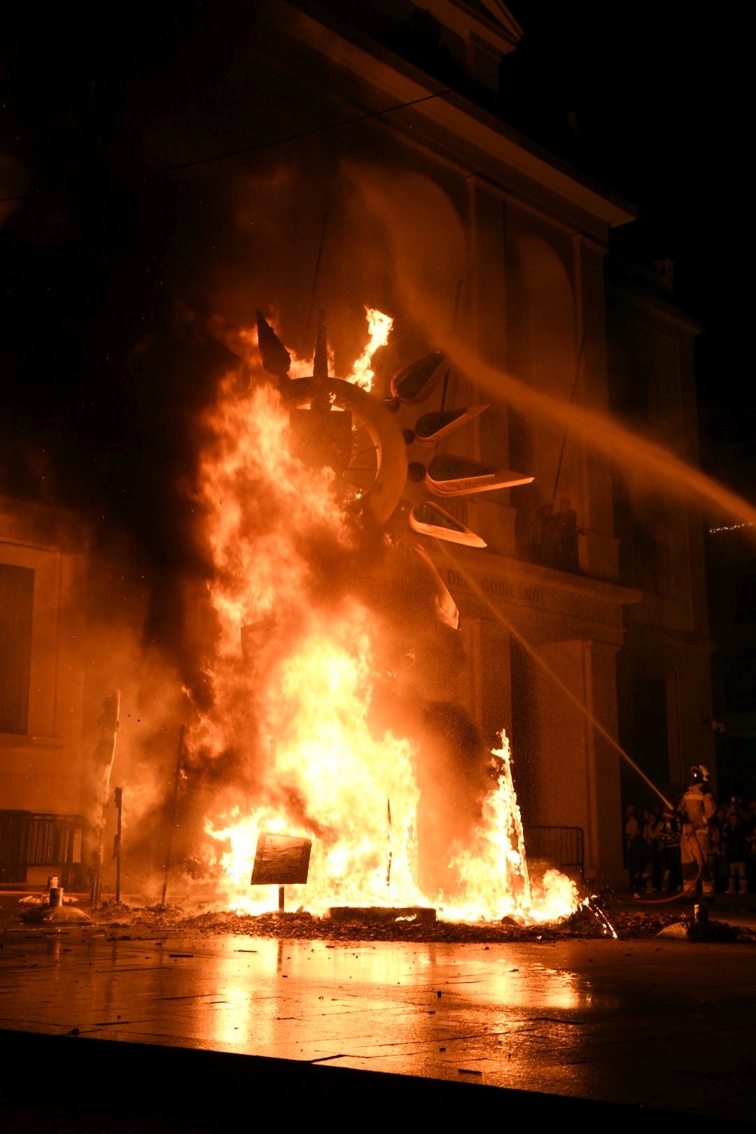 El alzheimer arde en la hoguera de Navidad de Alicante