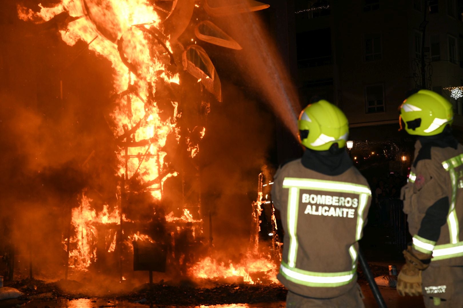 El alzheimer arde en la hoguera de Navidad de Alicante