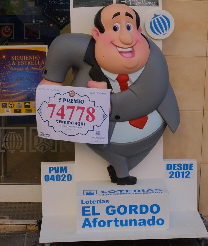 Imagen secundaria 2 - El Gordo Afortunado de Alicante celebra un quinto premio, el 74778.