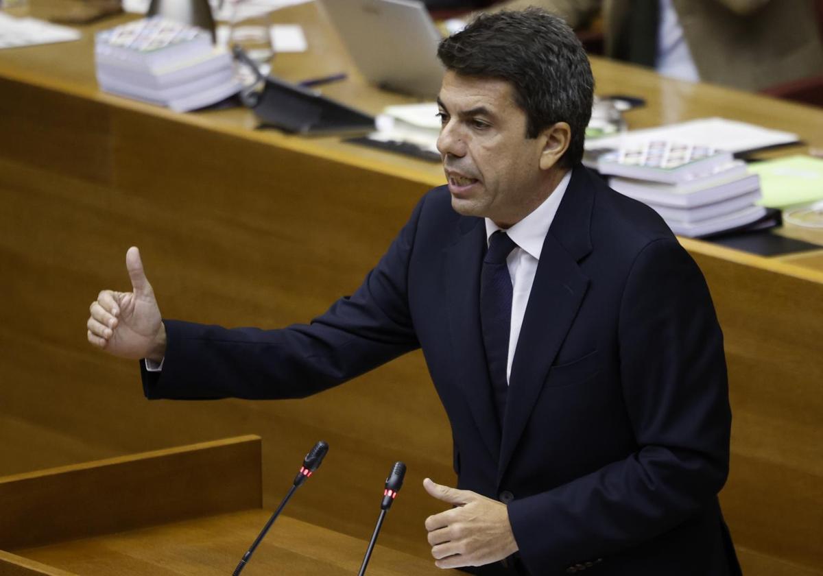 Mazón, en Les Corts, durante su comparecencia para dar explicaciones por la DANA.