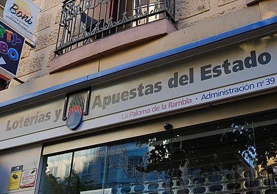 Fachada de una administración de lotería en la ciudad de Alicante.