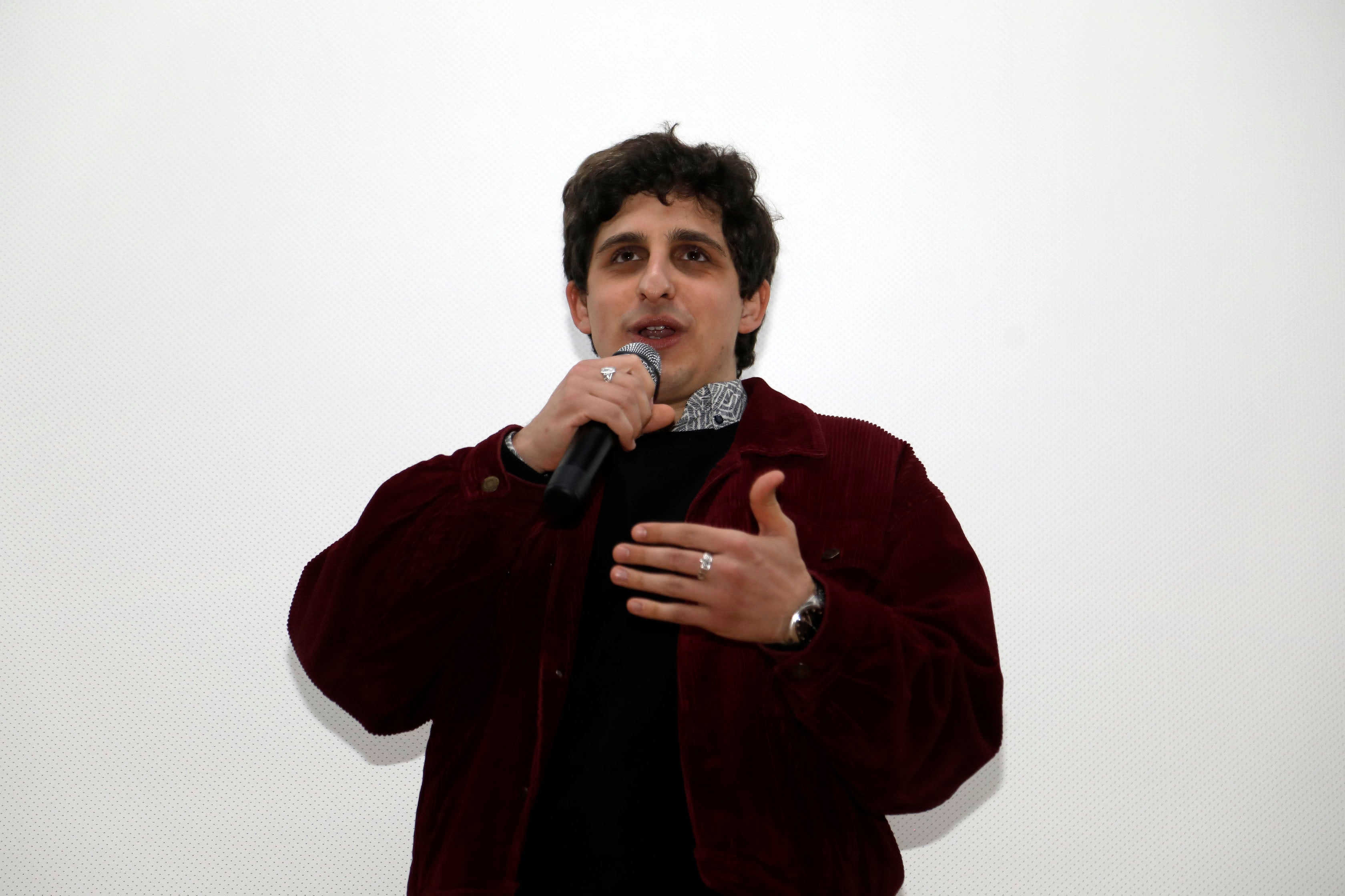 Óscar Lasarte emociona a Xábia en la presentación de &#039;¿Es el Enemigo? La película de Gila&#039;