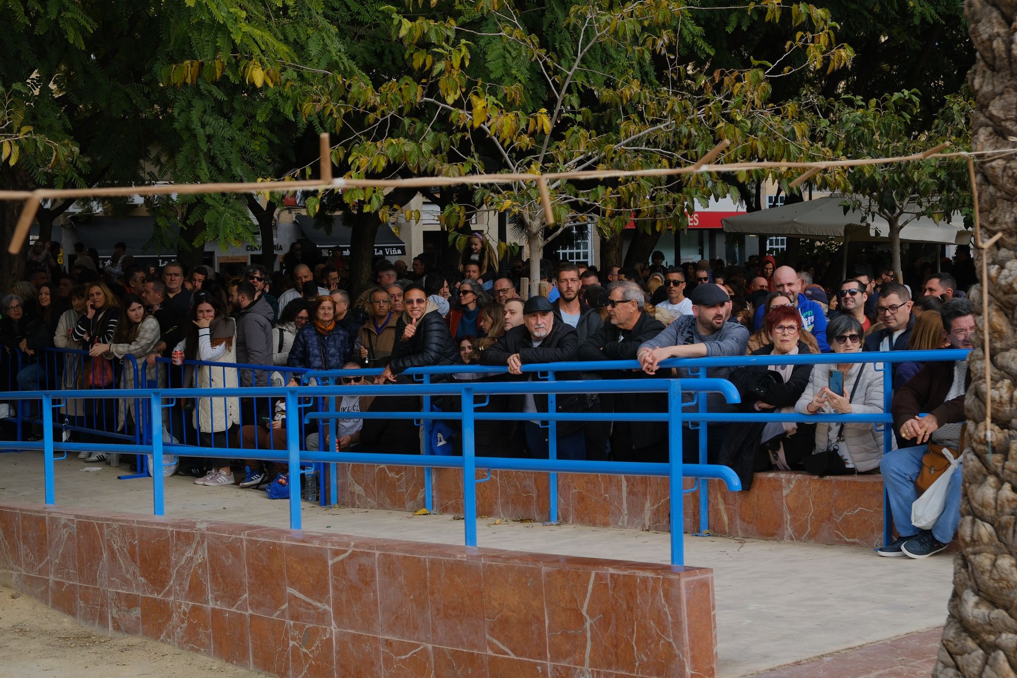 Las Hogueras celebran su primera mascletà de las Navidades