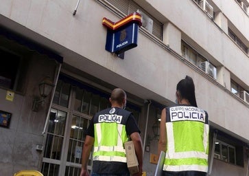 Dos perros guardianes, cámaras y sensores de movimiento: así protegían un cultivo de 300 plantas de marihuana en La Vila