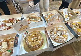 Varios de los roscones del concurso celebrado este viernes en Alicante.