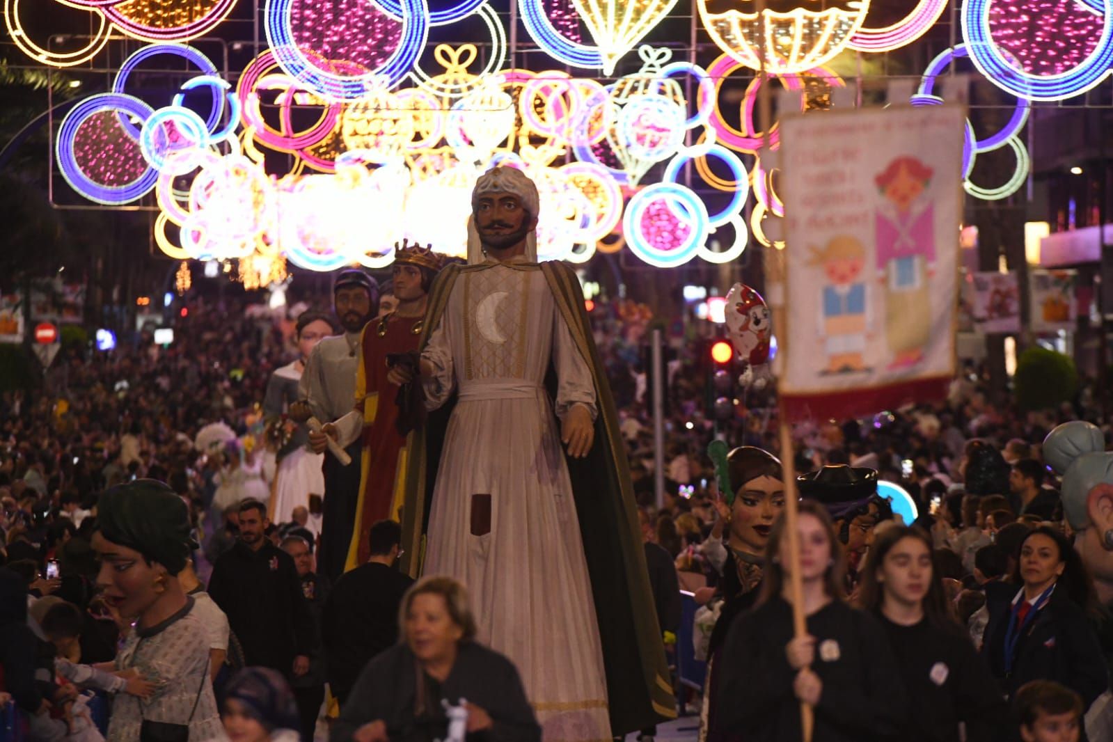 Los Reyes Magos llenan de magia Alicante