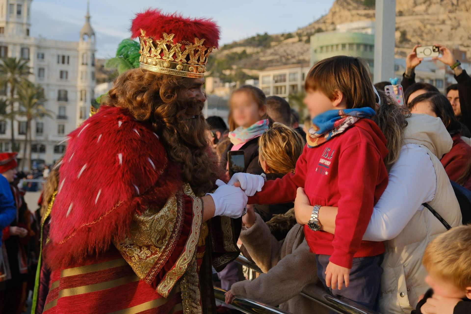 Los Reyes Magos desembarcan en el Puerto de Alicante