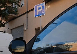 Plaza de estacionamiento para discapacitados.