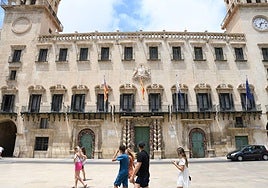 Fachada del Ayuntamiento de Alicante.