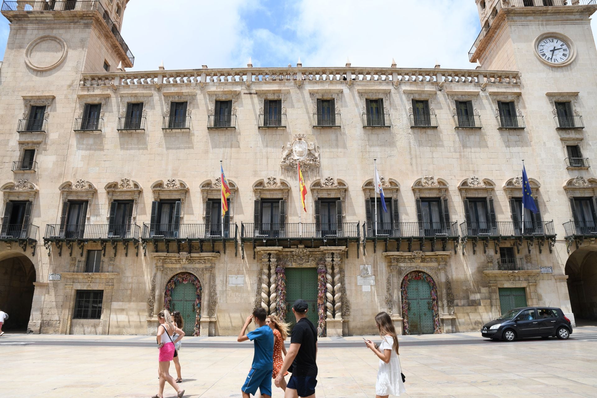 Fachada del Ayuntamiento de Alicante.