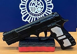 Arma simulada usada en el atraco frustrado.