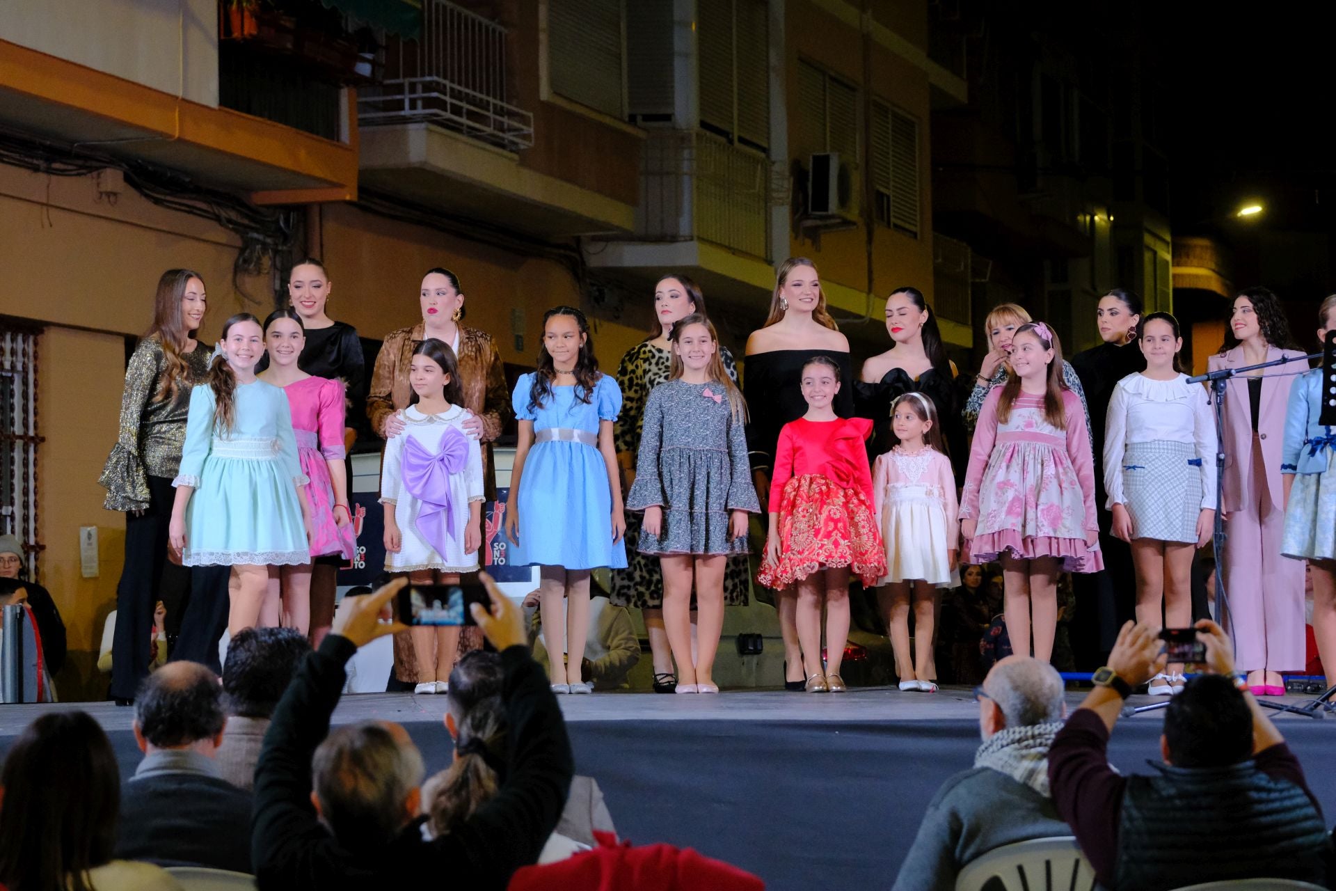 Homenaje a las candidatas a bellea del foc