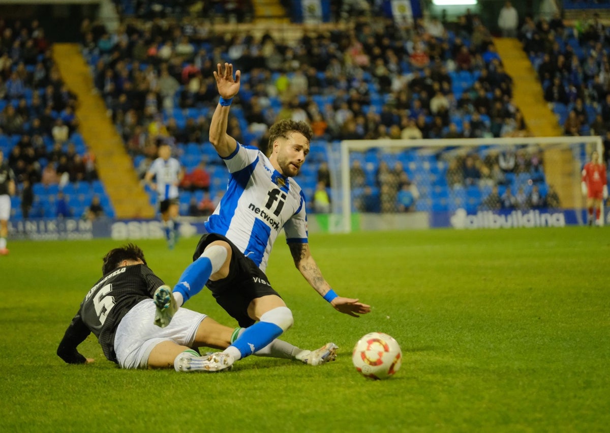 Imagen secundaria 1 - Imágenes de la goleada del Hércules ante el Betis B en el Rico Pérez.