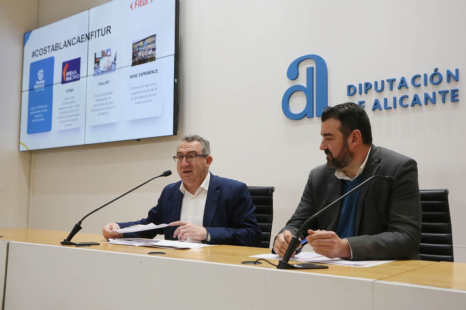 El presidente de la Diputación de Alicante, Toni Pérez, junto con el director del Patronato Costa Blanca, José Mancebo.