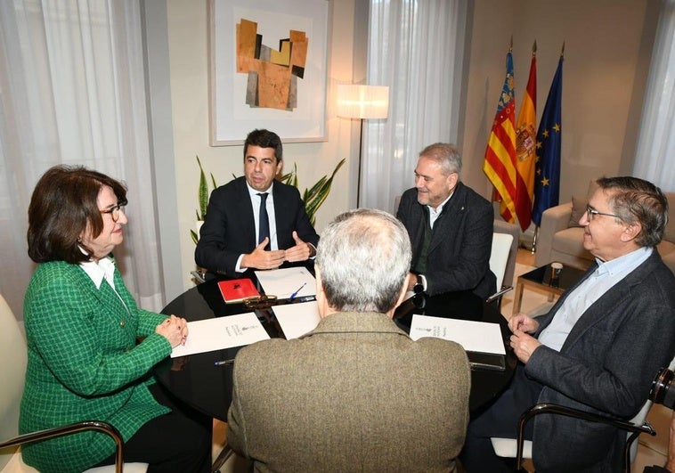 Reunión a tres bandas para el futuro de Medicina.