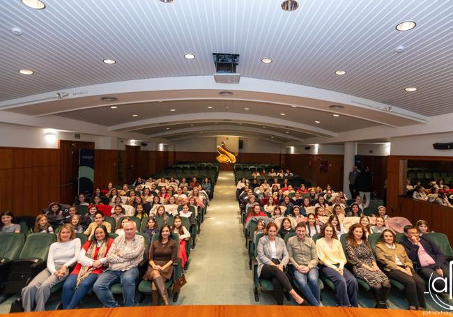 Reunión de candidatas infantiles con el jurado.