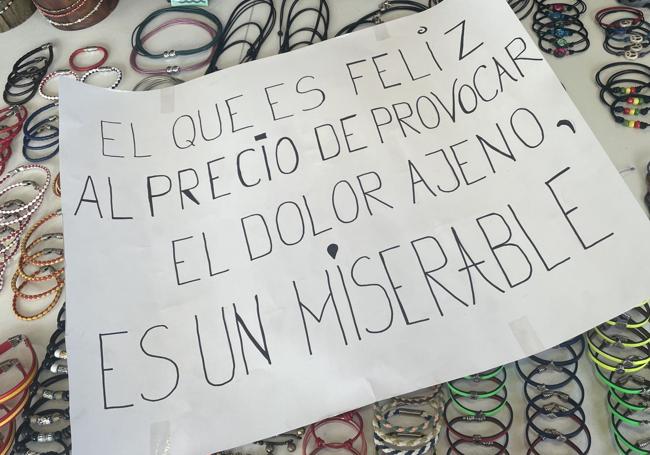 Uno de los carteles que colocarán en los puestos tras el cierre.