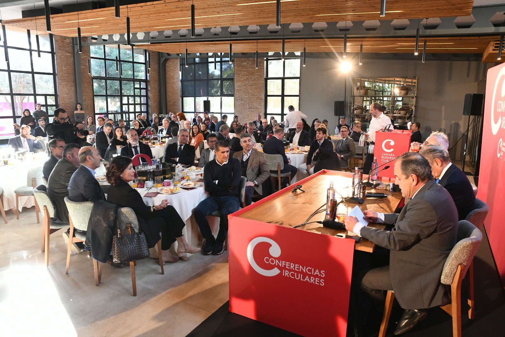 Así ha sido la conferencia de Mario Conde en el Cámara Business Club