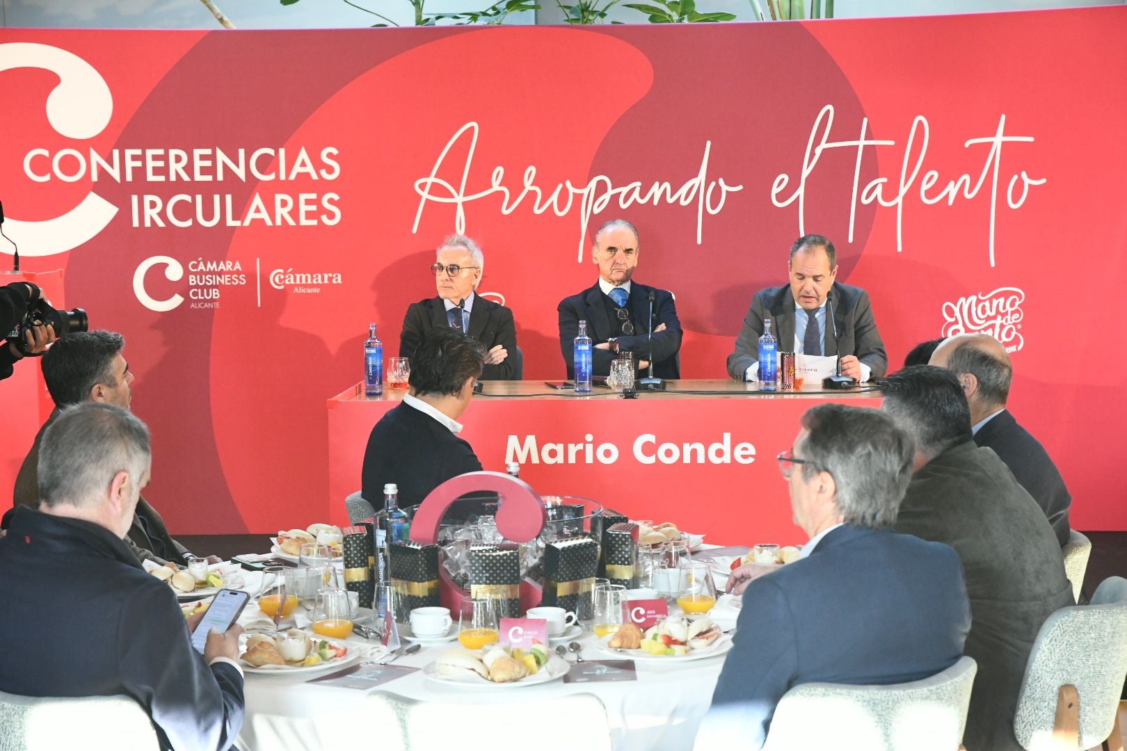 Así ha sido la conferencia de Mario Conde en el Cámara Business Club